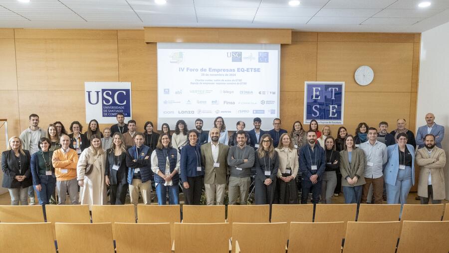 Participantes da Escola e empresas na xornada