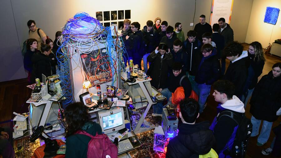 Visita didáctica á exposición 'Afectos dixitais' no Colexio de Fonseca. FOTO: Santi Alvite