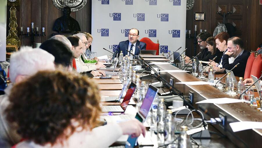 A xuntanza celebrouse este xoves no Colexio de San Xerome presidida polo reitor. Foto: Santi Alvite