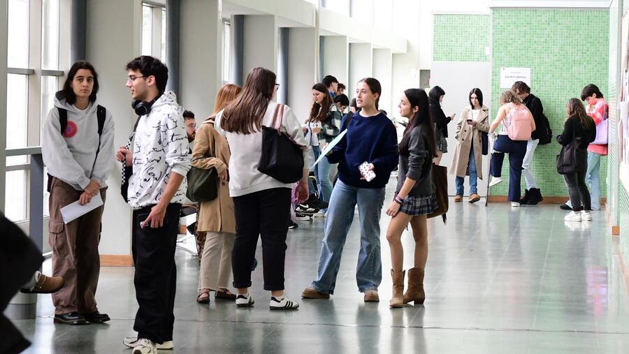 Os cursos diríxense a toda a comunidade universitaria e a persoas alleas a ela maiores de 18 anos. Foto: Santi Alvite