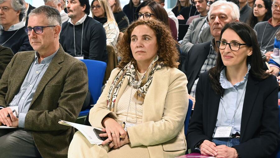 De dereita a esquerda, Rosa Crujeiras, María Loureiro e Lourenzo Fernández. Foto: Santi Alvite