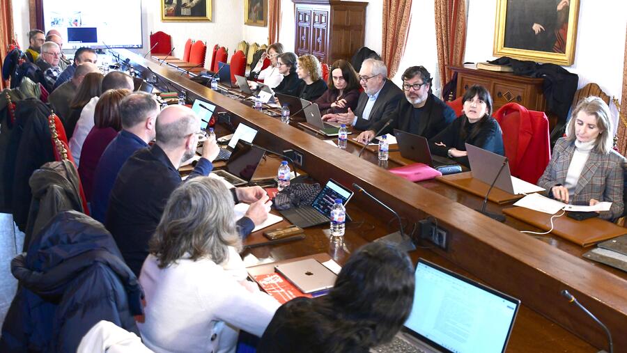 Representantes das tres universidades e das organizacións sindicais alcazaron estes acordos nun encontro da Reitoría compostelá