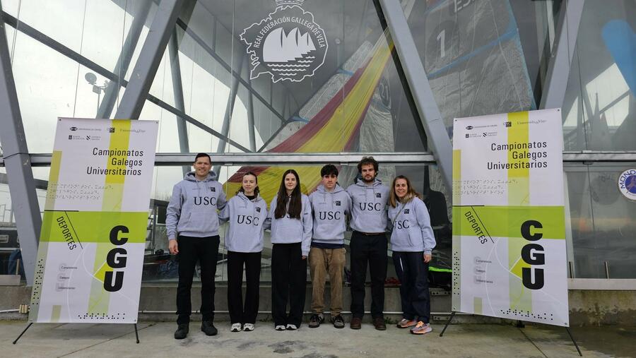 A tripulación, no centro, con Javier Rico (á esquerda) e a técnica de Deportes Ana Martínez (á dereita)