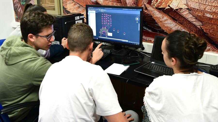 En total, a oferta para 2025 abrangue dende seminarios e cursos para estudantado, ata cursos específicos para persoal docente e investigador, así como accións dirixidas ao sector produtivo. FOTO: Santi Alvite