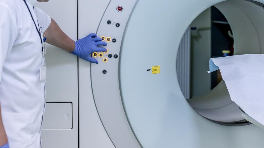 A hipótese de partida emerxe da forza de Lorentz, que xorde da interacción entre o campo magnético estático da resonancia e as correntes eléctricas no oído interno. FOTO: Pixabay