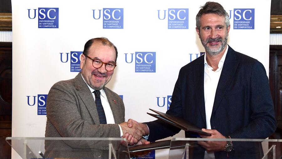 Antonio López e Alberto Varela, na sinatura do contrato. Foto: Santi Alvite