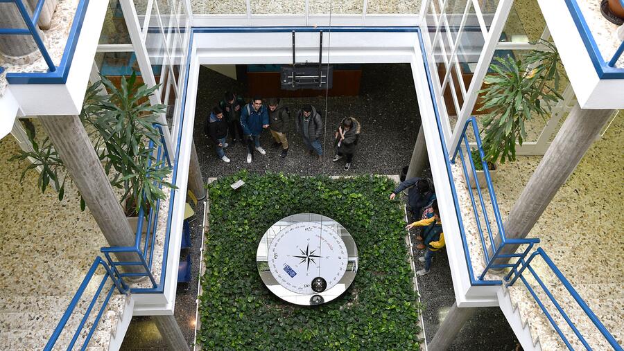 Imaxe de arquivo do interior da Facultade de Física. FOTO: Santi Alvite