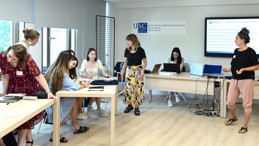 A primeira sesión presencial desenvolveuse este luns 9 en Ciencias da Educación. FOTO: Santi Alvite