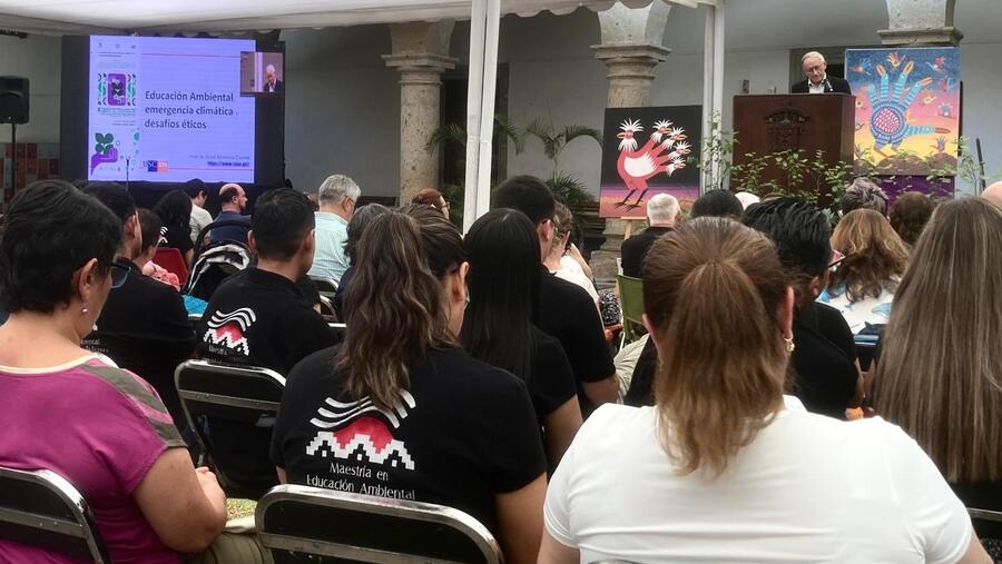 Intervención do profesor Caride no congreso en México