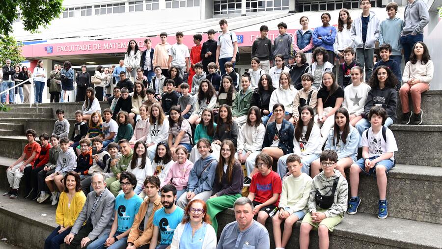 Foto de grupo en Matemáticas das e dos participantes na convocatoria. Foto: Santi Alvite