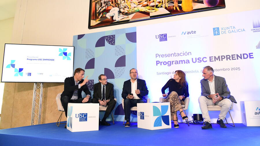 De esquerda a dereita, Luis Otero, José Alberto Díaz de Castro, Antonio López Díaz, Marta Mariño e José Luis Villaverde. FOTO: Santi Alvite