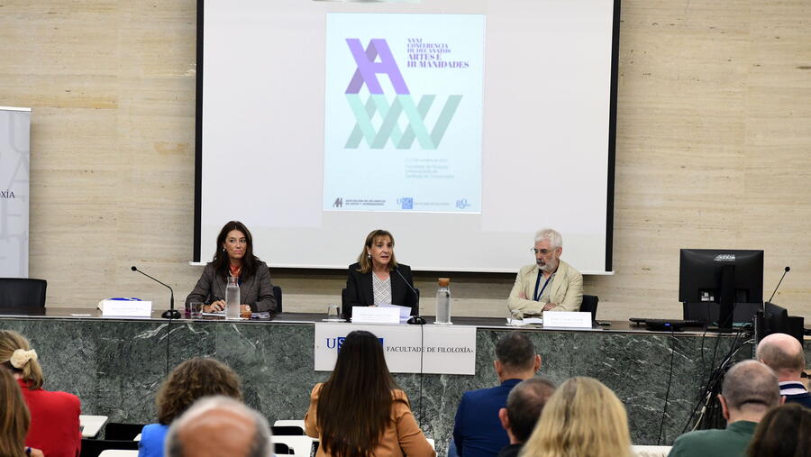 A conferencia inaugurouse este xoves en Filoloxía. Foto: Santi Alvite