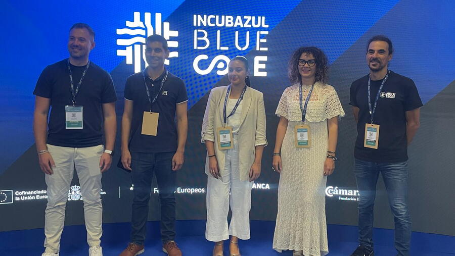 representantes das spin offs da USC xunto con Lydia Fernández, técnica da AVTE da USC