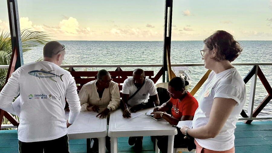 O equipo investigador mantivo xuntanzas coas comunidades locais