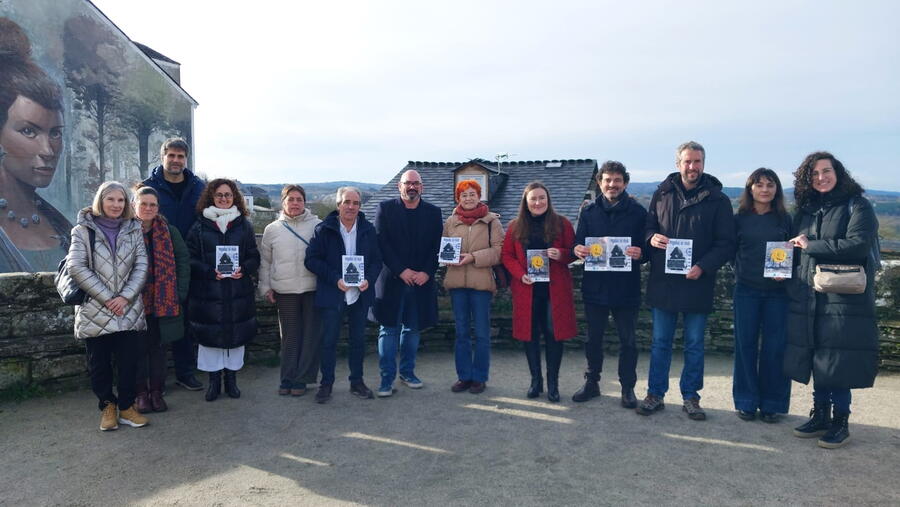 Foto de familia do acto de presentación do libro