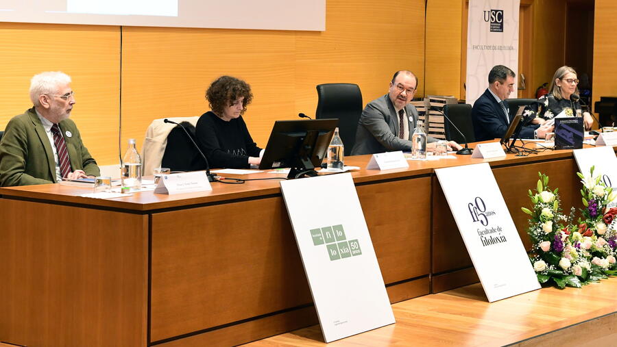 De esquerda a dereita, Elias J. Feijó, Goretti Sanmartín, Antonio López, Román Rodríguez e Elsa González. FOTO: Santi Alvite