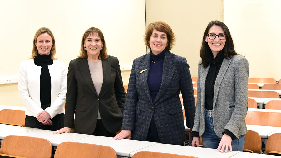 De esquerda a dereita, Maite Flores, María José López Couso, Alba Nogueira e Rosa Crujeiras. Foto: Santi Alvite