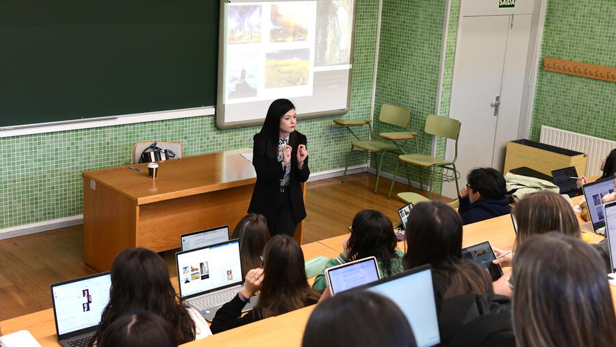 A docencia é un dos ámbitos estudados na clasificación. FOTO: Santi Alvite