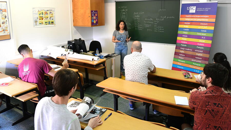 Imaxe de arquivo dunha clase de catalán do CLM. FOTO: Santi Alvite
