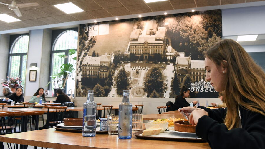 Unha das iniciativas financiadas foron os bonos comedor. FOTO: Santi Alvite