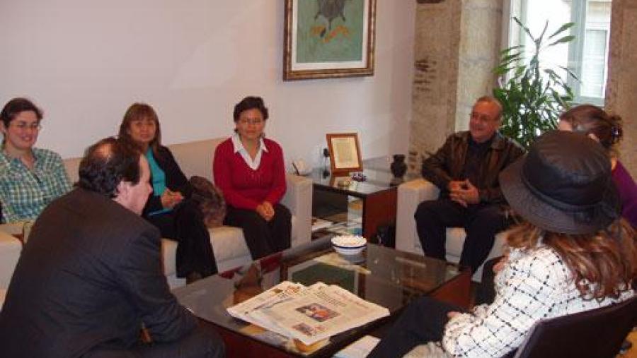 O vicerreitor cos integrantes de delegación da Universidade Peruana La Molina na Vicerreitoría de Lugo