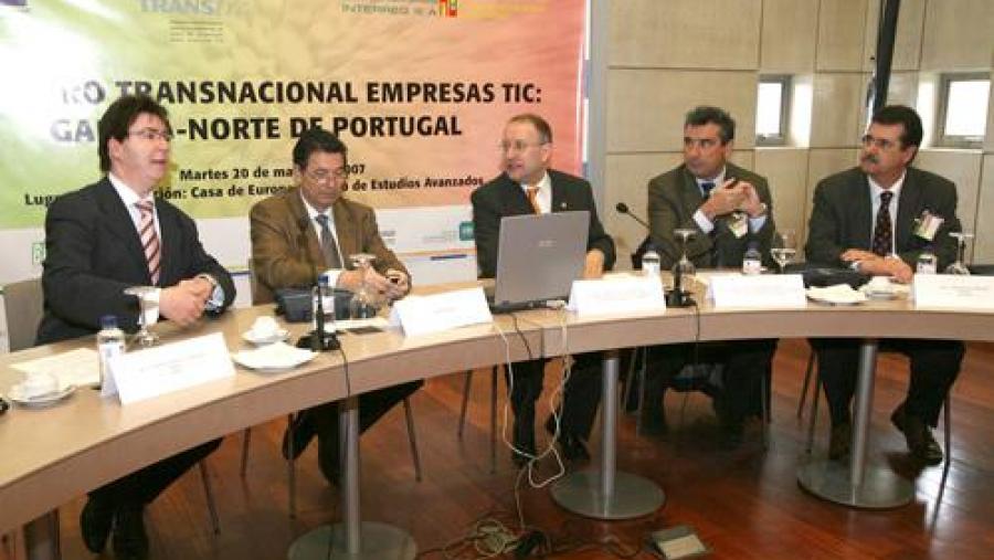 De esquerda a dereita, Gustavo Marcos, José Rivas, Javier Sardina, Carlos Hernández e Víctor Sa