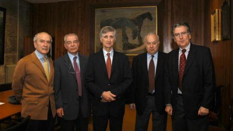 De esquerda a dereita: Carlos Acuña Castroviejo, catedrático de Medicina da USC; José B. García-Bengoechea, xefe do Servizo de Cirurxía Cardiovascular do CHUS; Jean Claude Daubert; Joaquín Potel,...