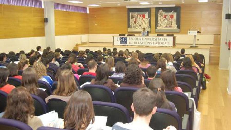 Estudantes da Escola Universitaria de Relacións Laborais asistiron a unhas xornadas sobre as perspectivas profesionais desta titulación