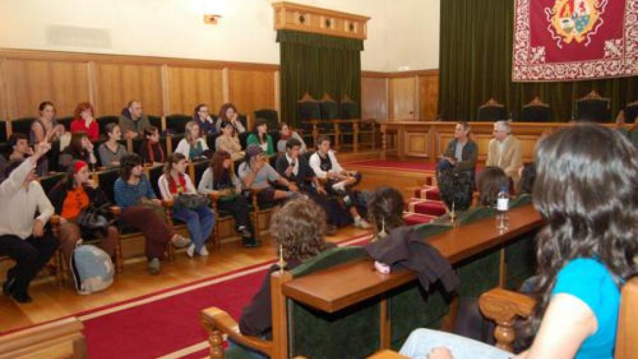 O vicerreitor de Cultura, Elias J. Torres, recibiu aos participantes no V Encontro Europeo de Danza da USC