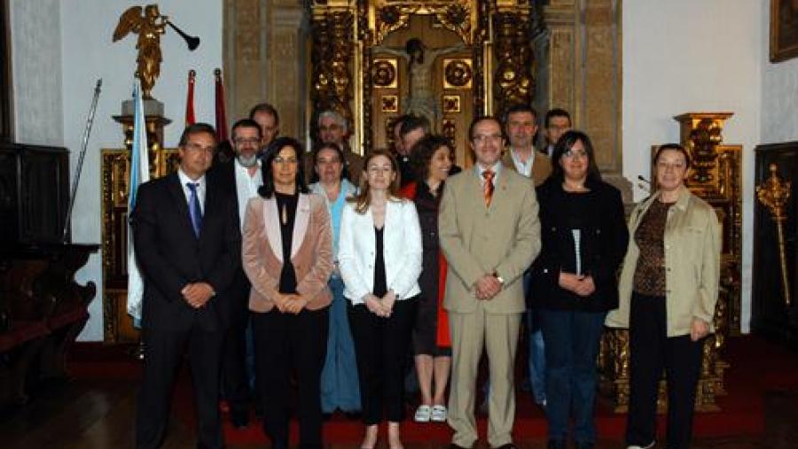 Os vicerreitores que tomaron posesión este xoves xunto co Consello de Dirección da USC reunidos no Colexio de San Xerome