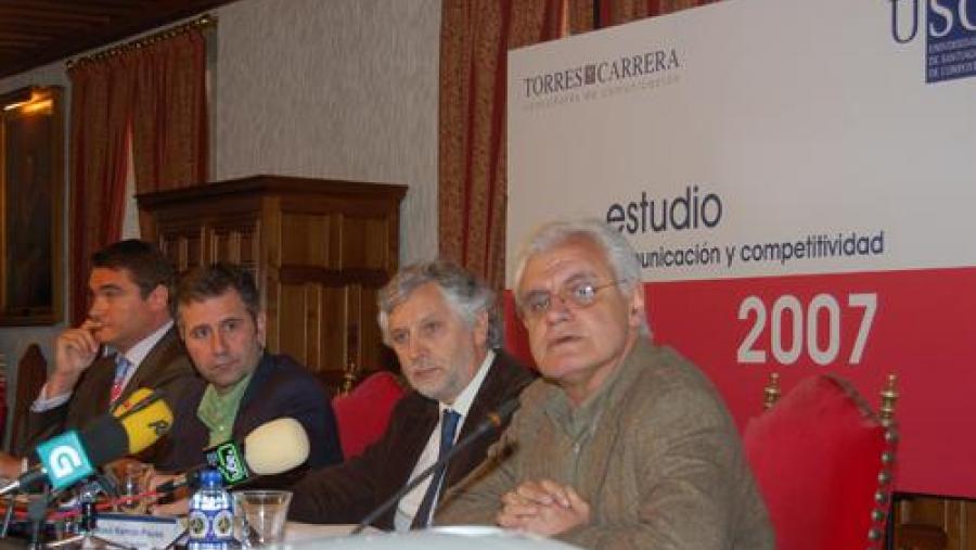 De esquerda a dereita, Xurxo Torres, Lourenzo Fernández, Xosé R. Pousa e Victor Freixanes