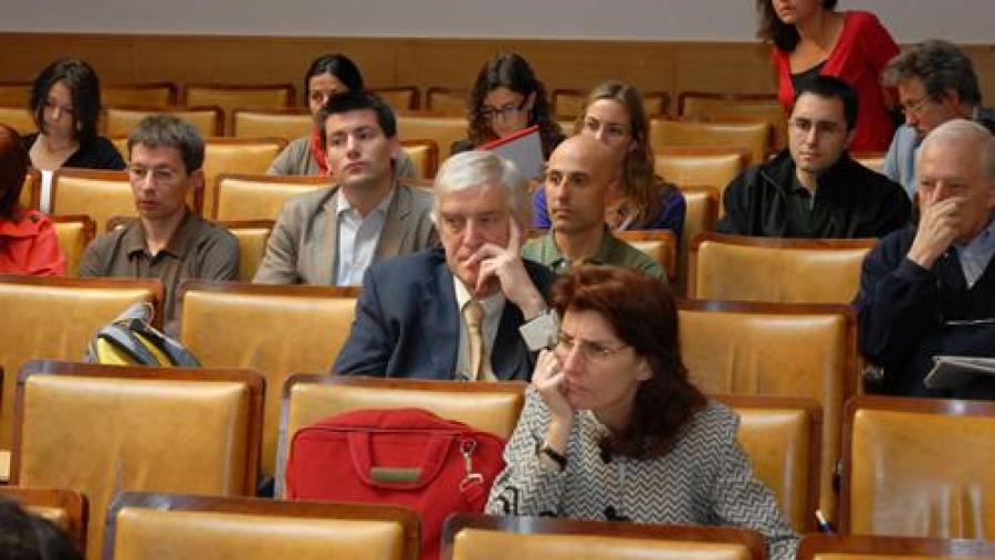 Público asistente ao 'I Simposio para o Estudo da Convención Europea da Paisaxe e a súa Aplicación en Galicia' na Fundación Caixa Galicia