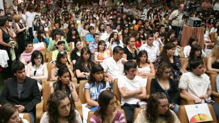 Público asistente á celebración na que se homenaxeou aos estudantes coas mellores cualificacións nas Probas de Acceso a Universidade