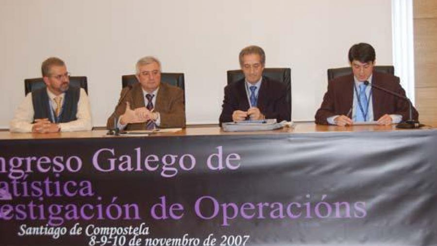 O encontro inaugurouse na Facultade de Matemáticas coa presenza do seu decano Juan Viaño (segundo pola esquerda)