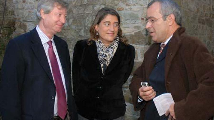 Os datos presentáronos (de esquerda a dereita) o vicerreitor de Comunidade Universitaria e Compromiso Social, José Manuel Mayán; a decana da Facultade de Económicas, Maite Cancelo, e o concelleiro de...