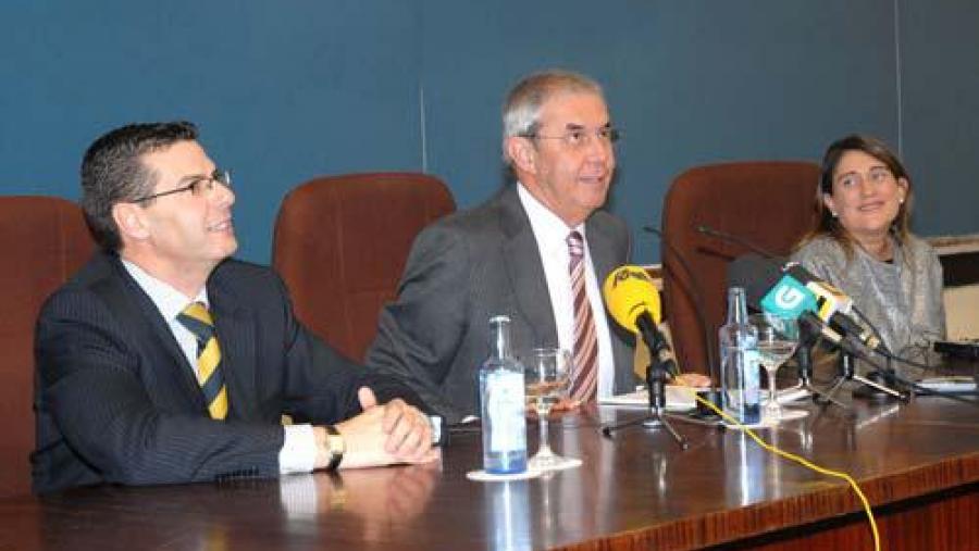 O presidente da Xunta estivo acompañado de Miguel A. Vázquez Taín e de Maite Cancelo