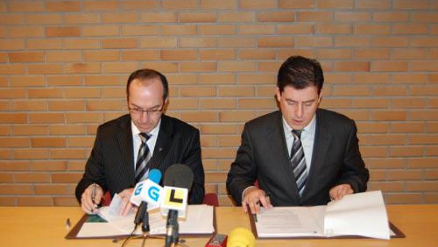 O convenio foi asinado polo reitor, Senén Barro, e o presidente da Deputación Provincial de Lugo, José Ramón Gómez Besteiro