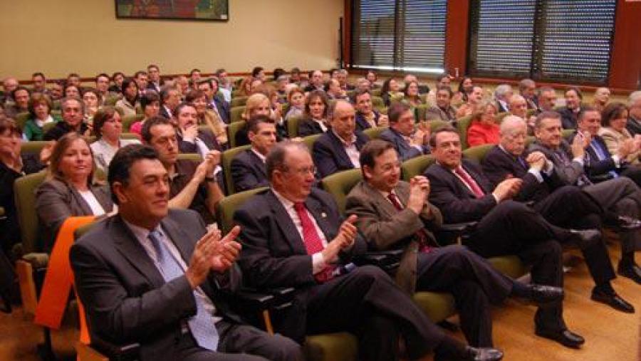 A Facultade de Ciencias Económicas e Empresariais celebrou o seu 40 Aniversario premiando a profesores, alumnos, investigadores e empresarios