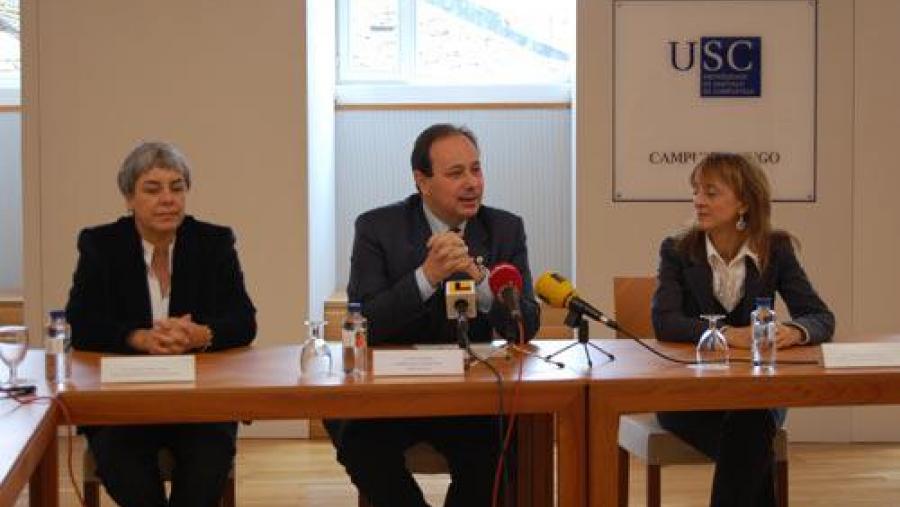 O concerto foi presentado polo vicerreitor Carlos Herrero, a concelleira Carmen Basadre e a representante de Anade en Galicia, Ángeles Fernández Mayra