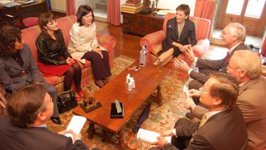 A vicerreitora de Investigación e Innovación recibiu ao xurado do Premio Grupo Compostela-Xunta de Galicia