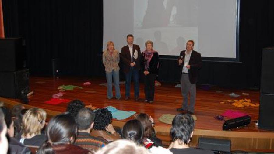 Os vicerreitores das Universidades de Santiago e A Coruña, acompañados pola decana de Veterinaria, recibiron aos estudantes estranxeiros