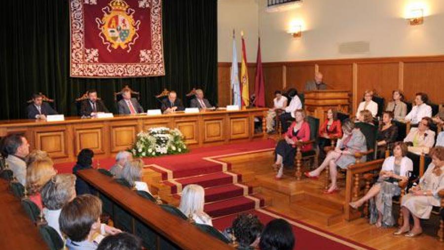 José M. Mayan Santos, vicerreitor de Comunidade Universitaria e Compromiso Social, presidiu o acto de graduación dos estudantes de IV Ciclo, no Salón Nobre do Pazo de Fonseca