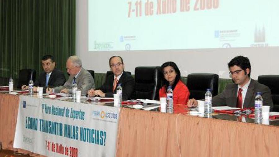 Inaugurouse na Facultade de Medicina un curso sobre cómo transmitir malas noticias