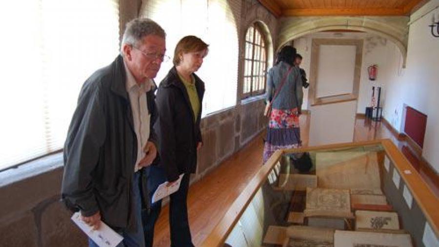 Inaugurada a exposición cos tesouros bibliográficos dos séculos XVI e XVII pertencentes á USC