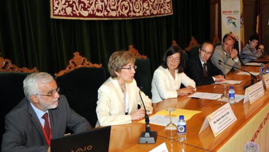 De esquerda a dereita: Javier García Tobío, Beatriz Cebreiro, Laura Sánchez Piñón, Senén Barro, Salustiano Mato, Francisco Martínez e Carmen Morante