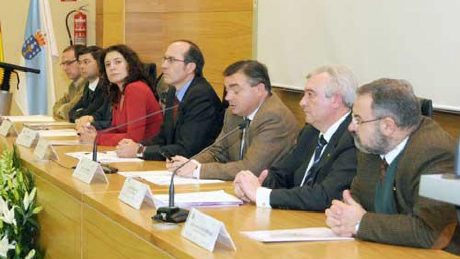 De esquerda a  dereita, Juan Manuel Ruso, Fraga López, Estévez Cabanas, Xulia Guntín, Senén Barro, Leis Fidalgo, Juan Viaño e Gómez Márquez