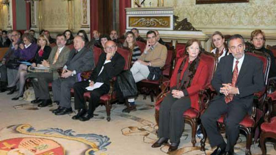 Ao homenaxe asistiron, familiares, amigos e compañeiros da súa etapa na USC