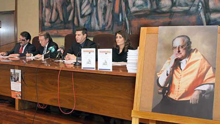 O retrato do profesor Suárez presidiu o acto de homenaxe en Económicas