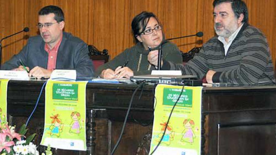 As xornadas inauguráronas Isabel García-Rodeja, Xesús Rodríguez e Lois Ferradás (á dereita)