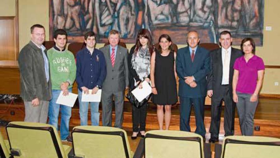 Os gañadores da Olímpiada e os membros do comité organizador